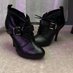 Black Aldo booties, only worn 2or3 times. Great condition!